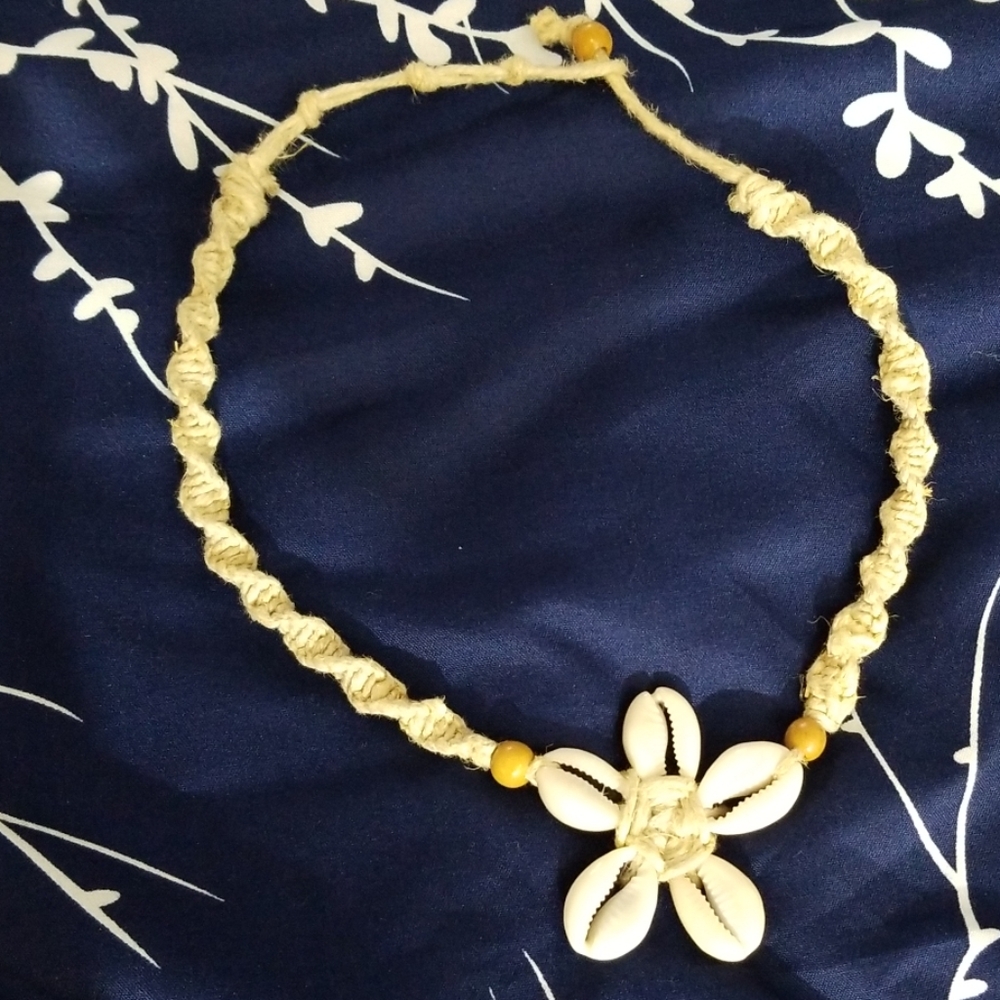 🌷3 for $15. Shell Choker Necklace